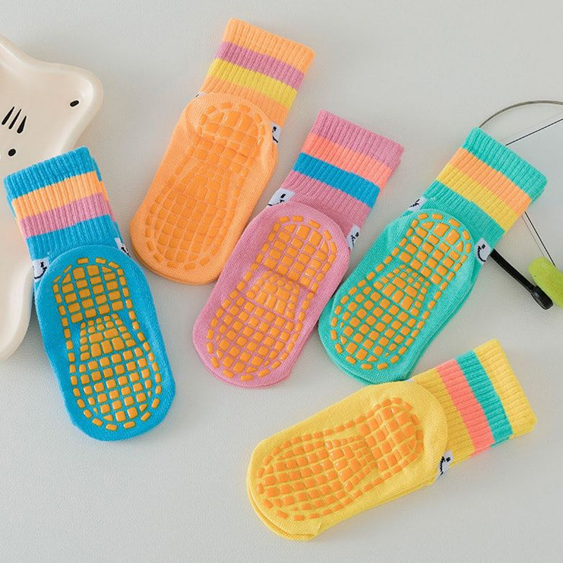 الجوارب غير المصنعة للجلد الجوارب بالجملة الجوارب الترامبولين ، جوارب ملعب للأطفال في وقت مبكر من أعلى الجوارب غير المصنعة للجلد الجوارب بالجملة الجوارب الترامبولين ، جوارب ملعب للأطفال في وقت مبكر من أعلى